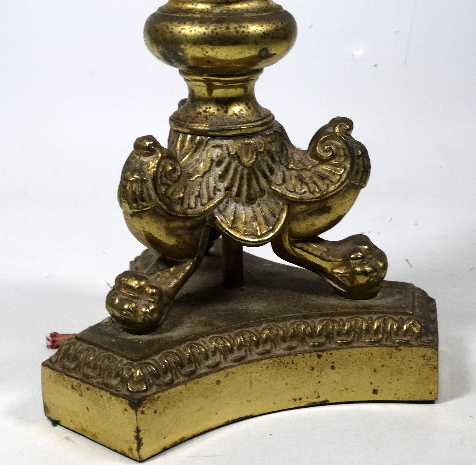 A brass Italian style table lamp - of baluster form, with tripod base and with claw feet, height - Image 4 of 4