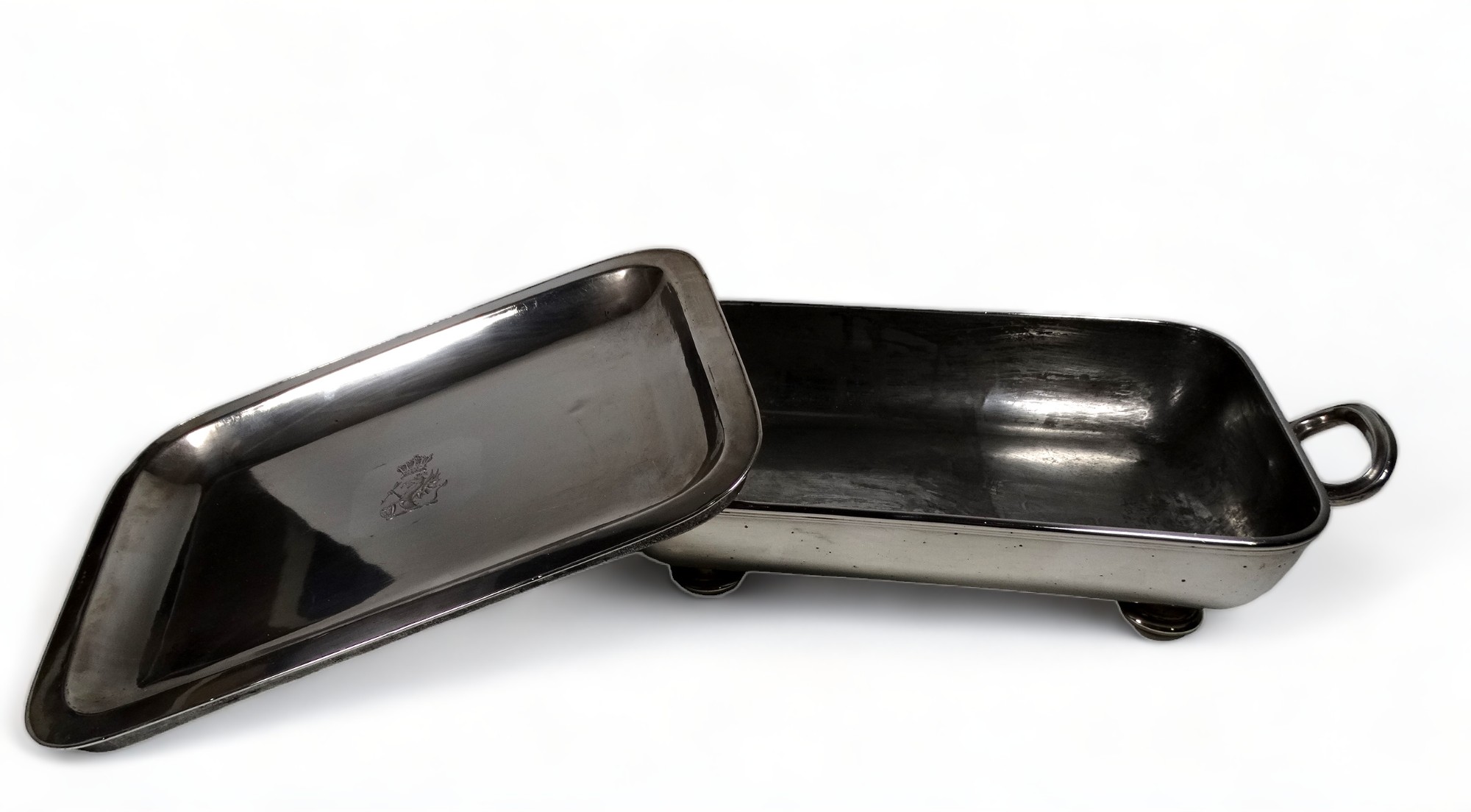 A set of four silver plated rectangular food warmers - dish shaped and engraved with armorial, - Bild 4 aus 6