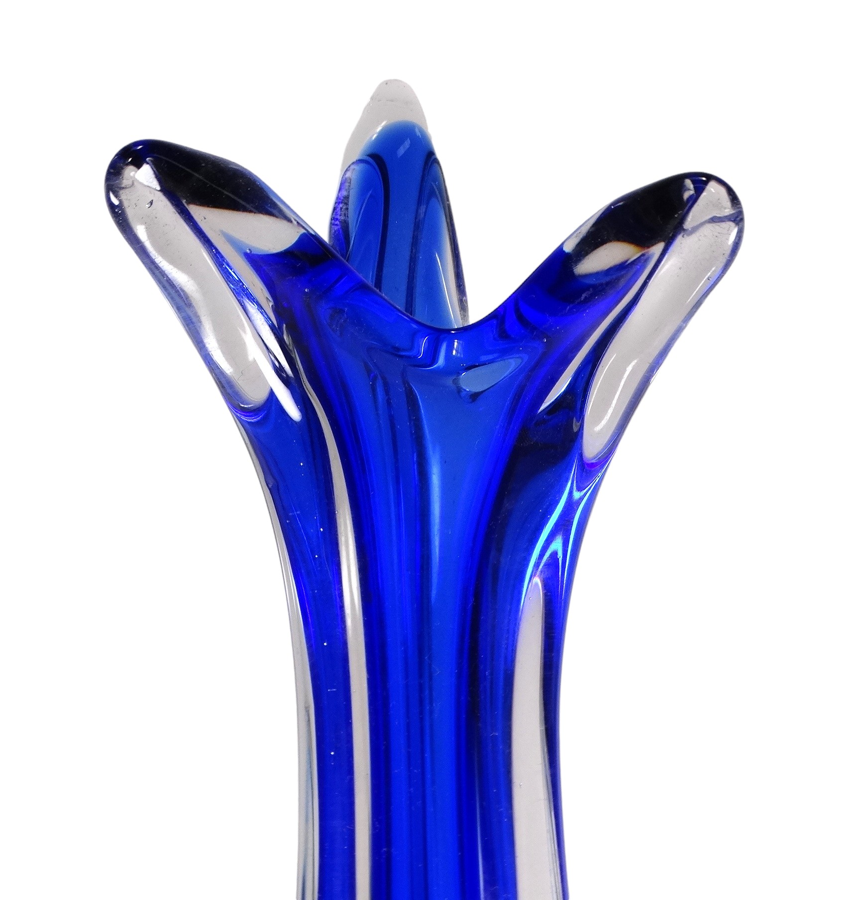 A Summerso stem vase - deep blue, of triangular tapering form, height 40cm. - Bild 2 aus 3
