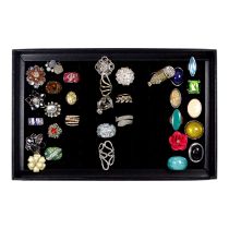 A tray of thirty two costume jewellery rings.