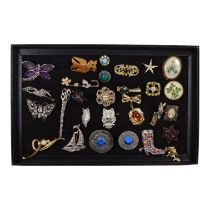 A case of twenty eight costume jewellery brooches.