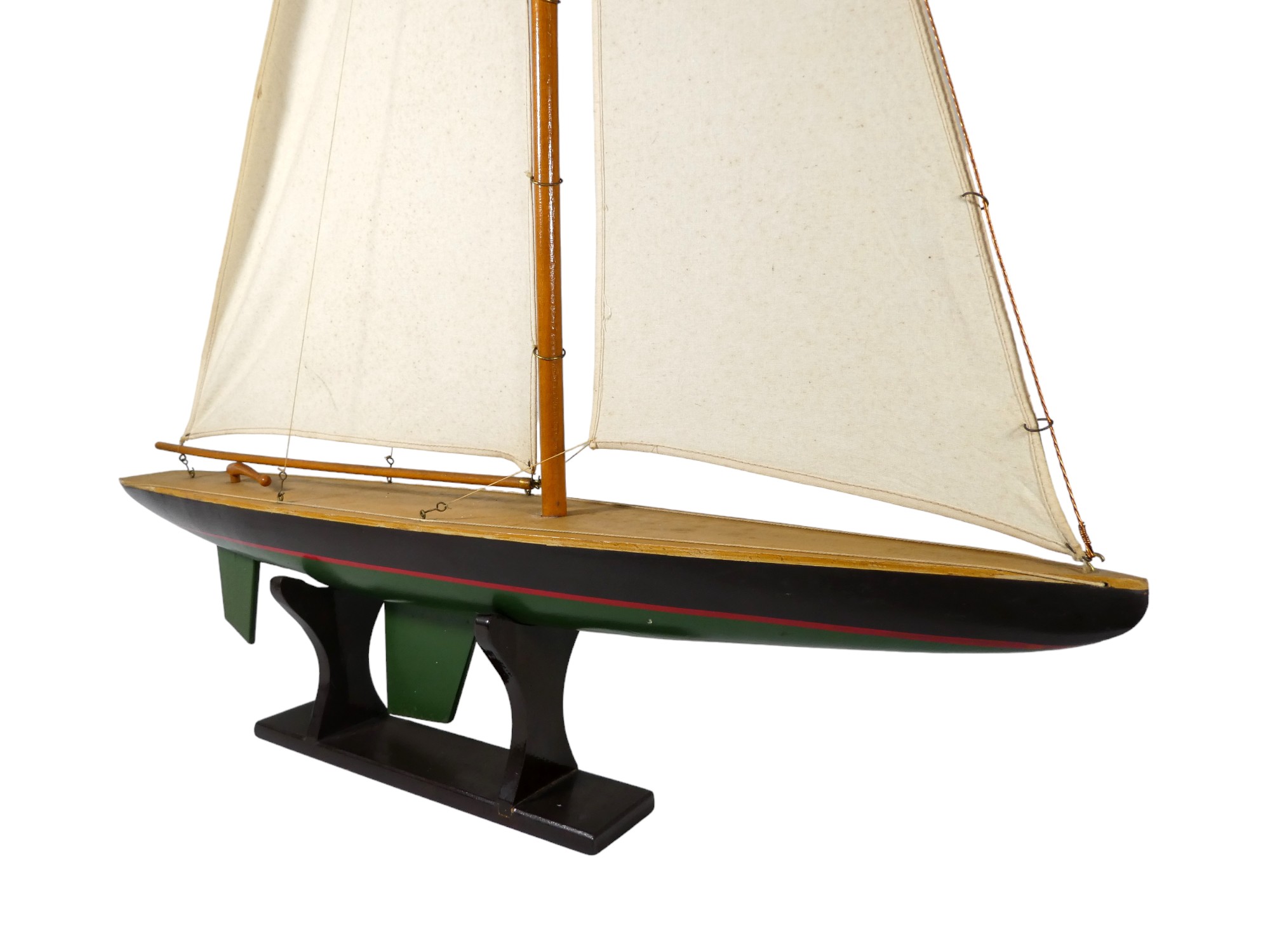 A 20th century pond yacht - Bermuda rig, with black hull, red boot line and green hull, height - Image 4 of 4