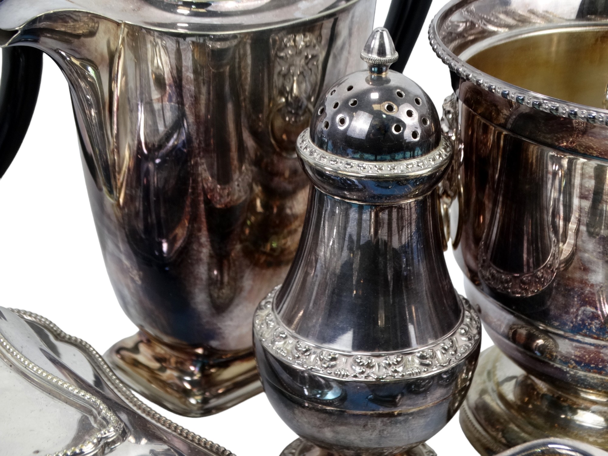 A quantity of 20th century plated wares - including a four piece tea service, a pair of goblets, a - Bild 5 aus 5