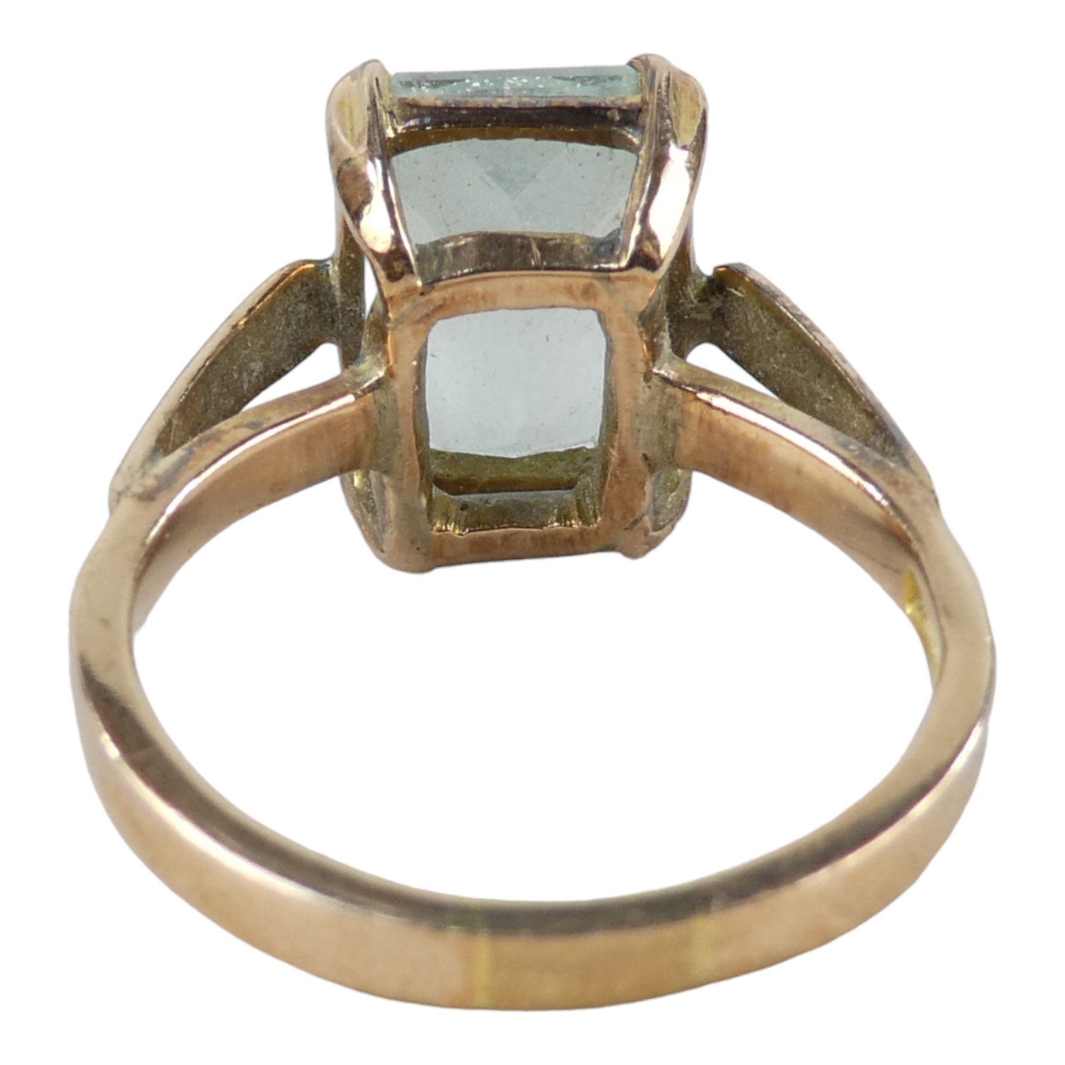 A 15ct gold ring - claw set with an emerald cut light blue stone, size O, weight 4.8g. - Image 4 of 4