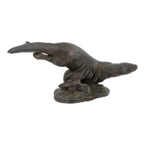 Tom MACKIE (British 20th/21st Century) - Hunting Otter, cold cast bronze, width 32cm.