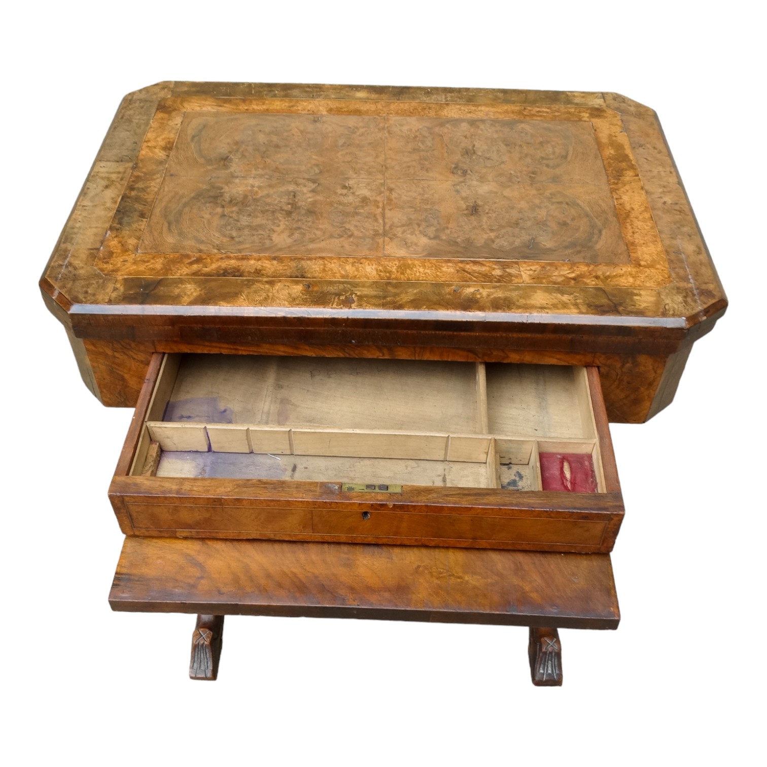A Victorian walnut games and work table - the hinged rectangular top with canted corners opening - Bild 5 aus 5