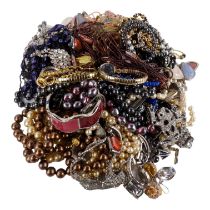 A quantity of costume jewellery.