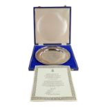A silver Royal Commemorative plate - to celebrate the 200th year of the founding of USA, featuring