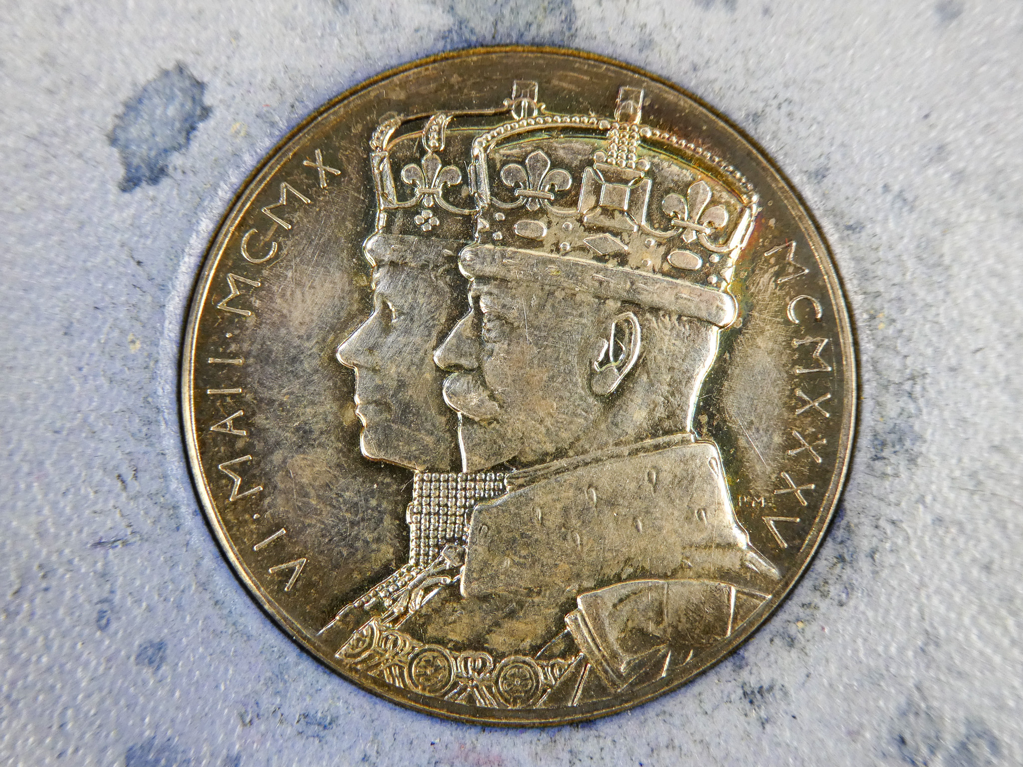 A George VI coronation token - together with a silver George V and Mary token. - Image 3 of 5