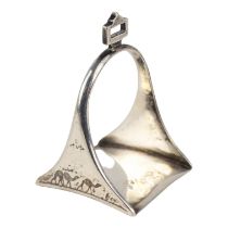 A Middle Eastern white metal stirrup - with niello decoration, height 5.5cm, weight 30g.