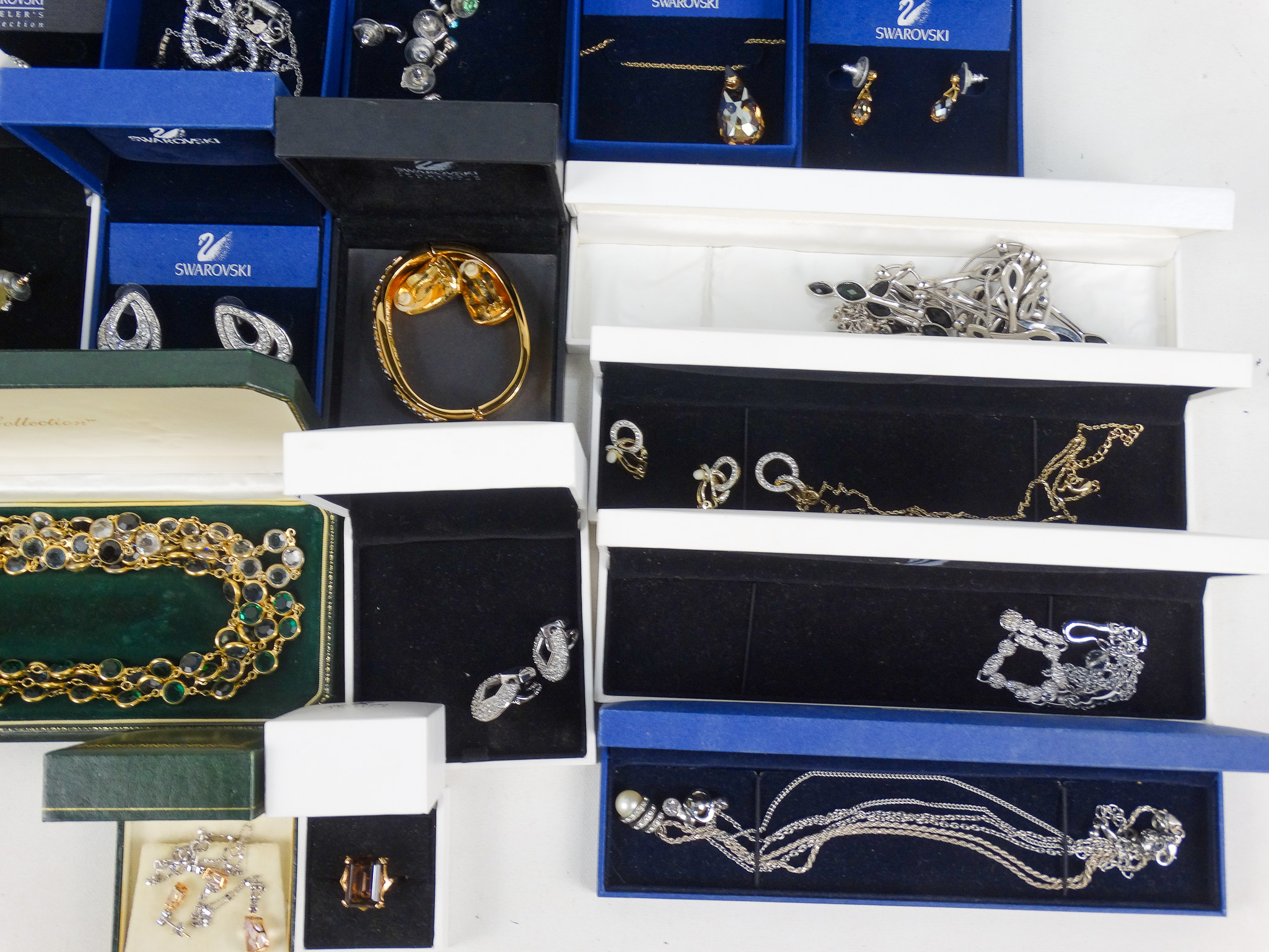 A quantity of Swarovski costume jewellery - many items with original retail boxes - Image 5 of 6