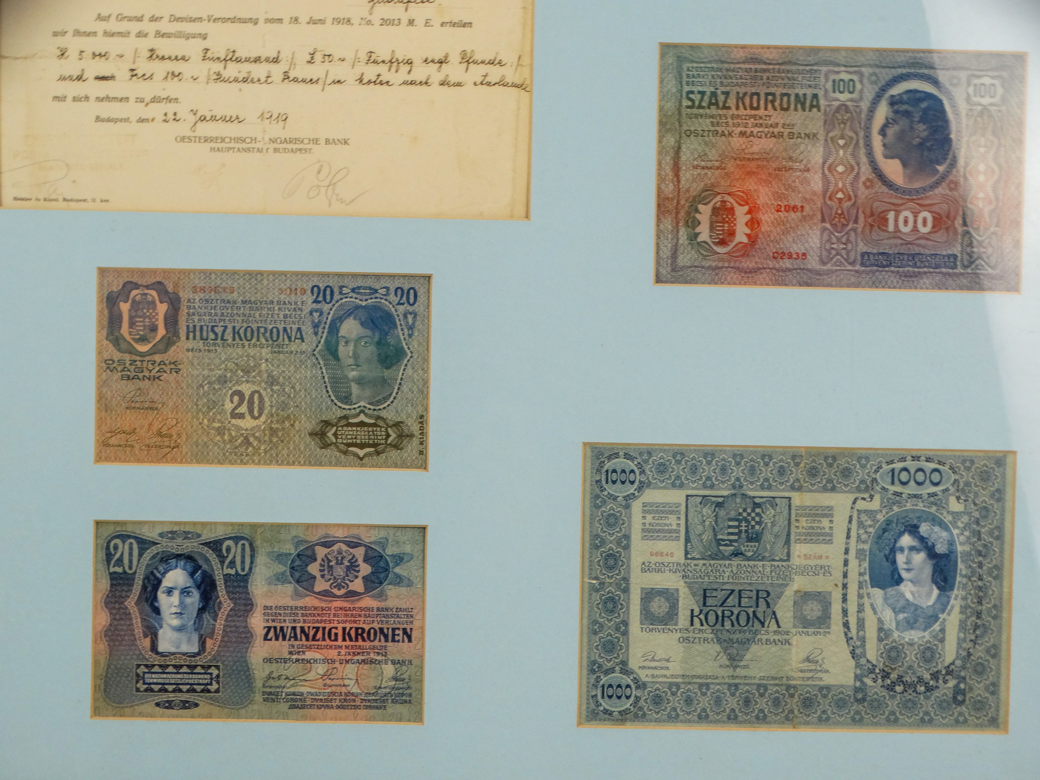 A framed group of Hungarian bank notes - the nine various notes framed with a signed certificate, - Image 4 of 6