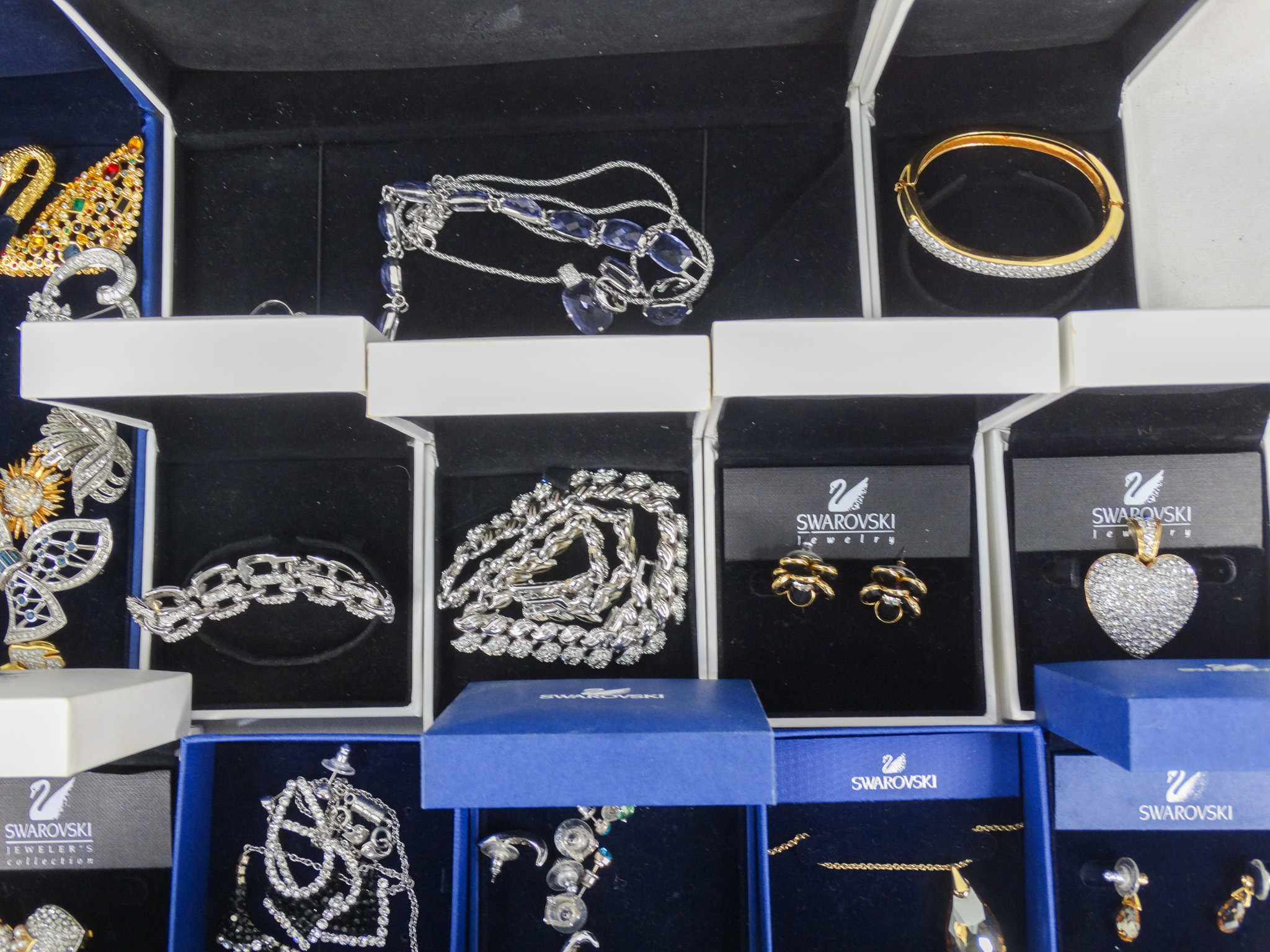 A quantity of Swarovski costume jewellery - many items with original retail boxes - Image 4 of 6