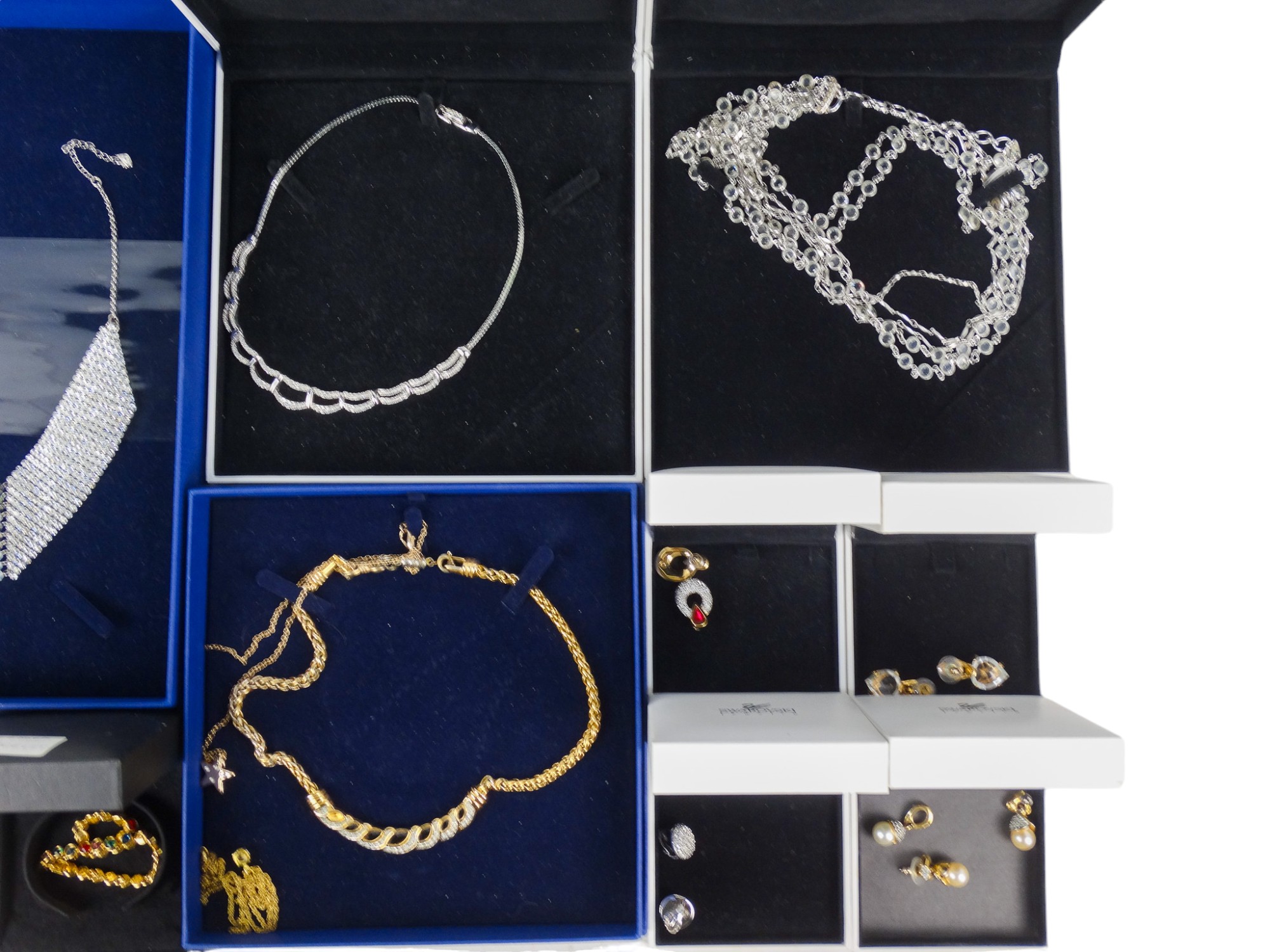 A quantity of Swarovski costume jewellery - many items with original retail boxes - Image 5 of 9