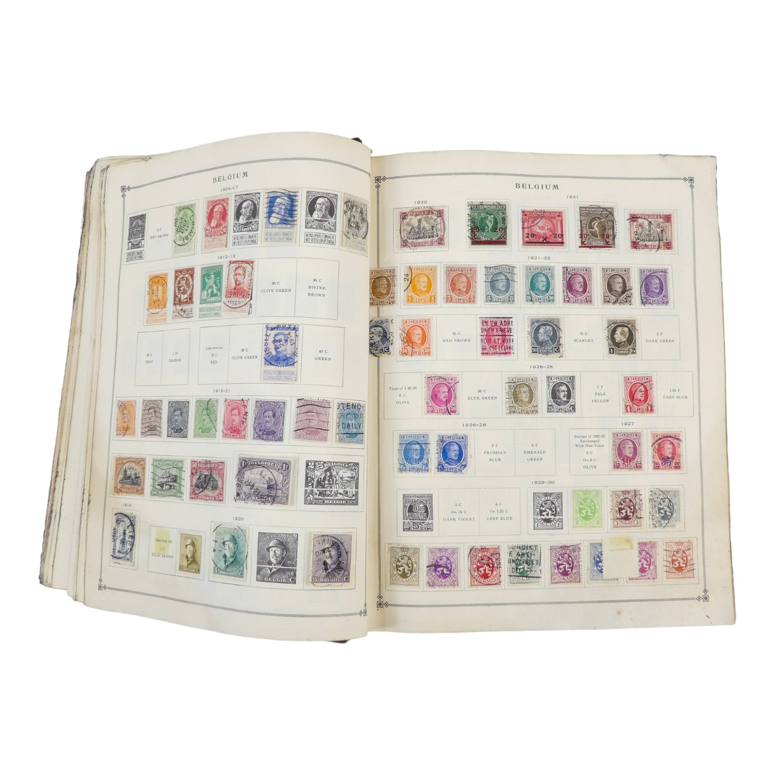 Scotts Internation Stamp Album containing a World collection - A part 1 1840 to 1940 lacking - Bild 2 aus 2