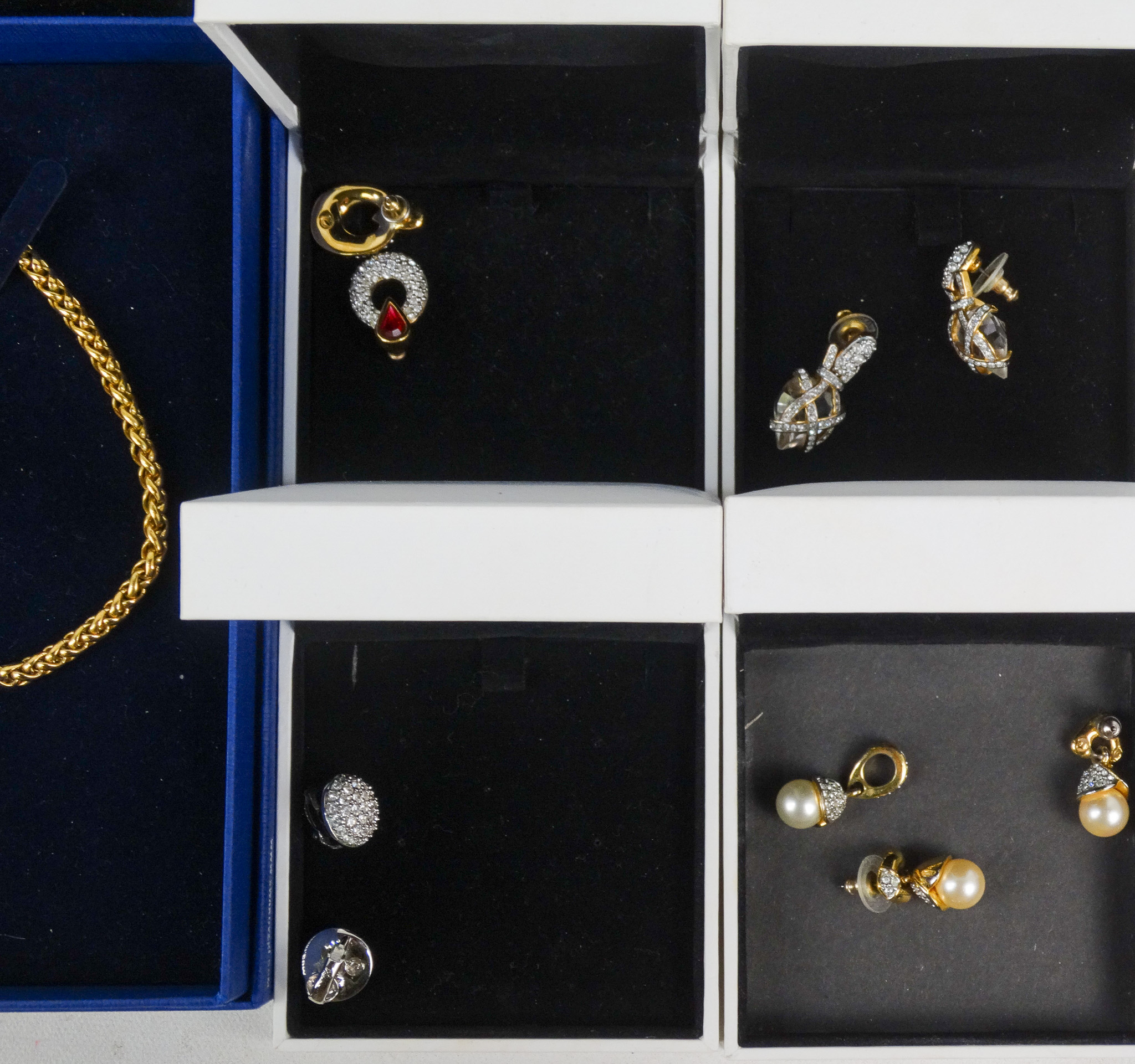 A quantity of Swarovski costume jewellery - many items with original retail boxes - Image 9 of 9