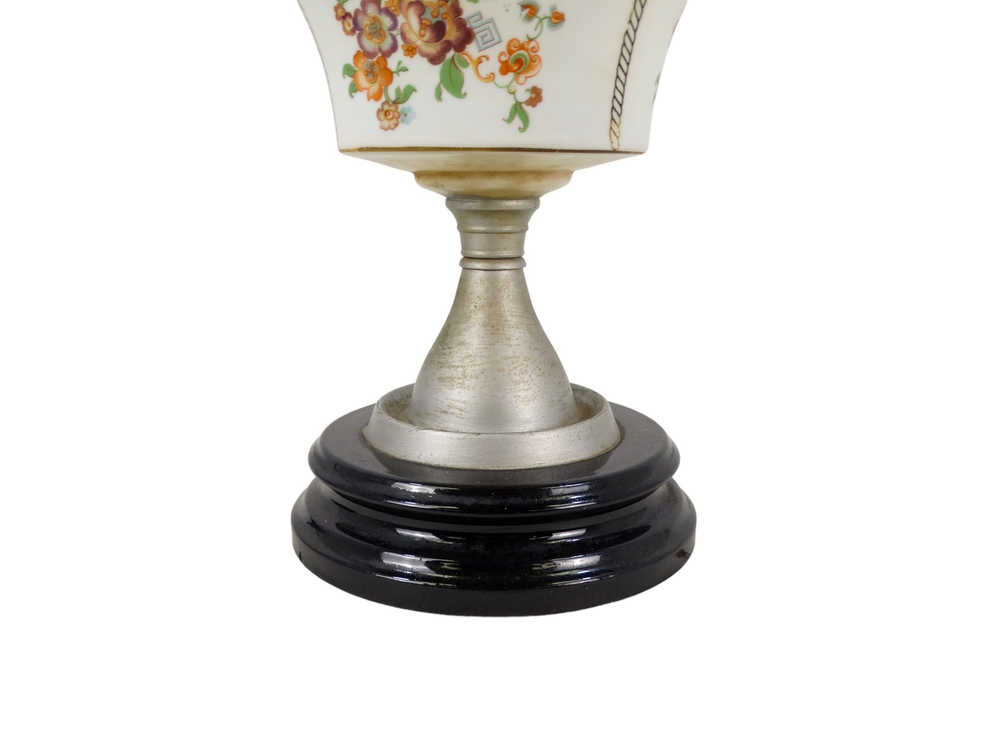 A late Victorian oil lamp - the milk glass reservoir decorated with flowers and an etched glass - Image 6 of 8