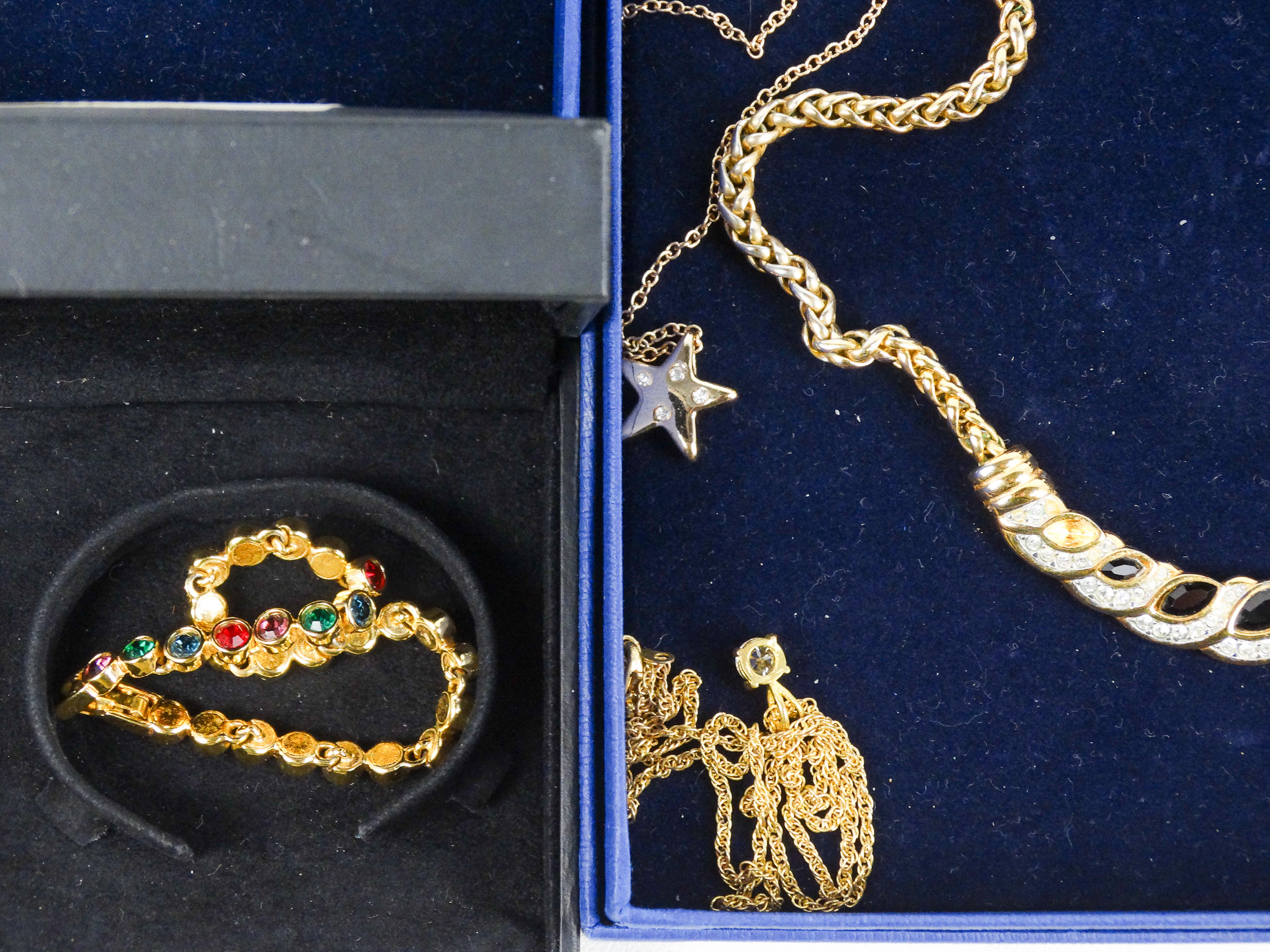 A quantity of Swarovski costume jewellery - many items with original retail boxes - Image 8 of 9