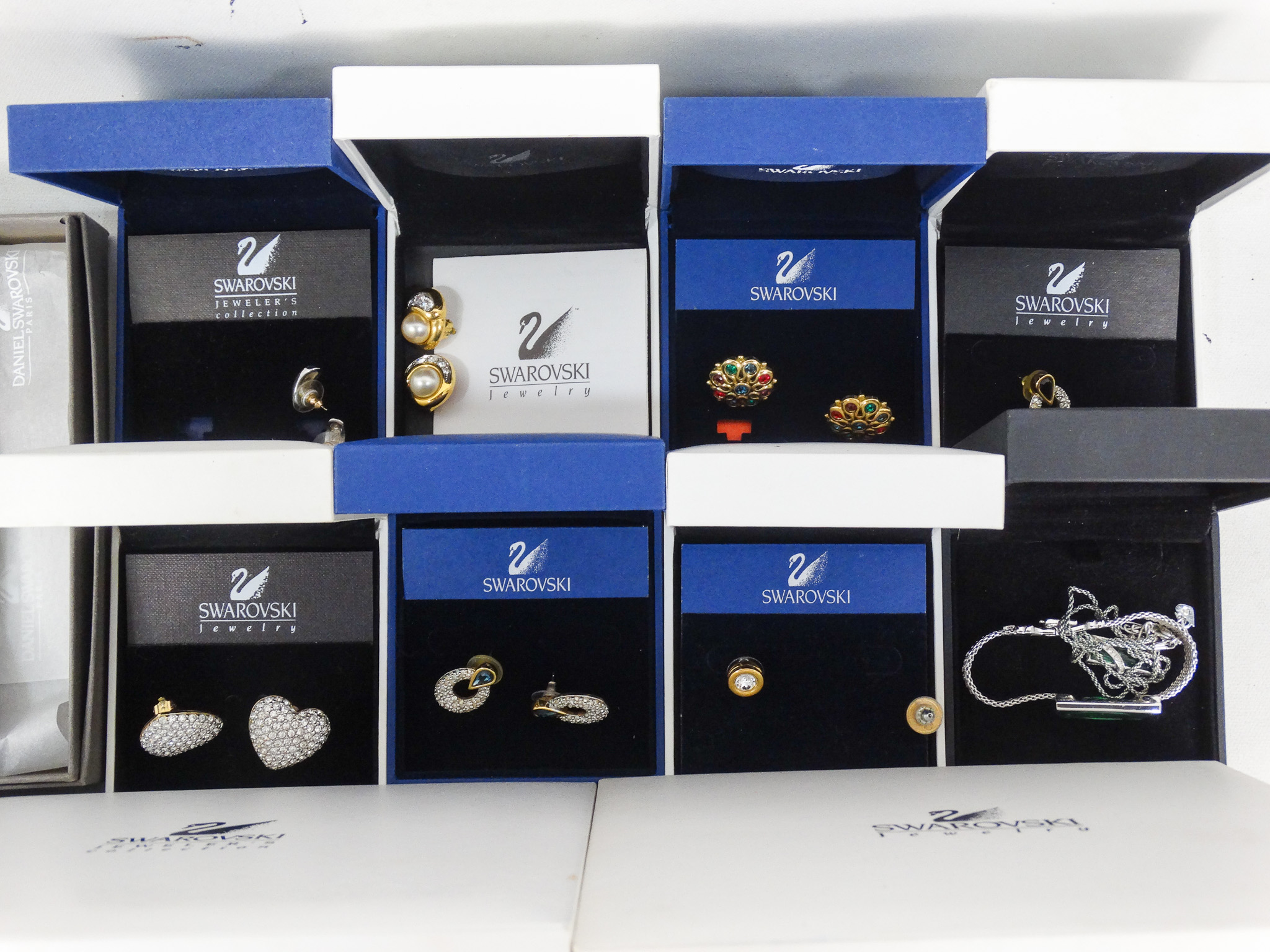 A quantity of Swarovski costume jewellery - many items with original retail boxes - Image 4 of 9