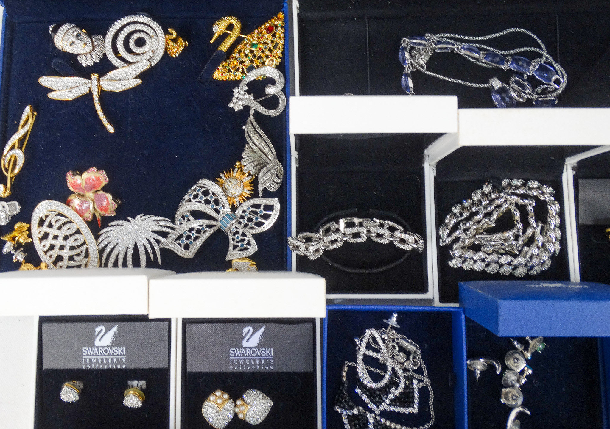 A quantity of Swarovski costume jewellery - many items with original retail boxes - Image 3 of 6