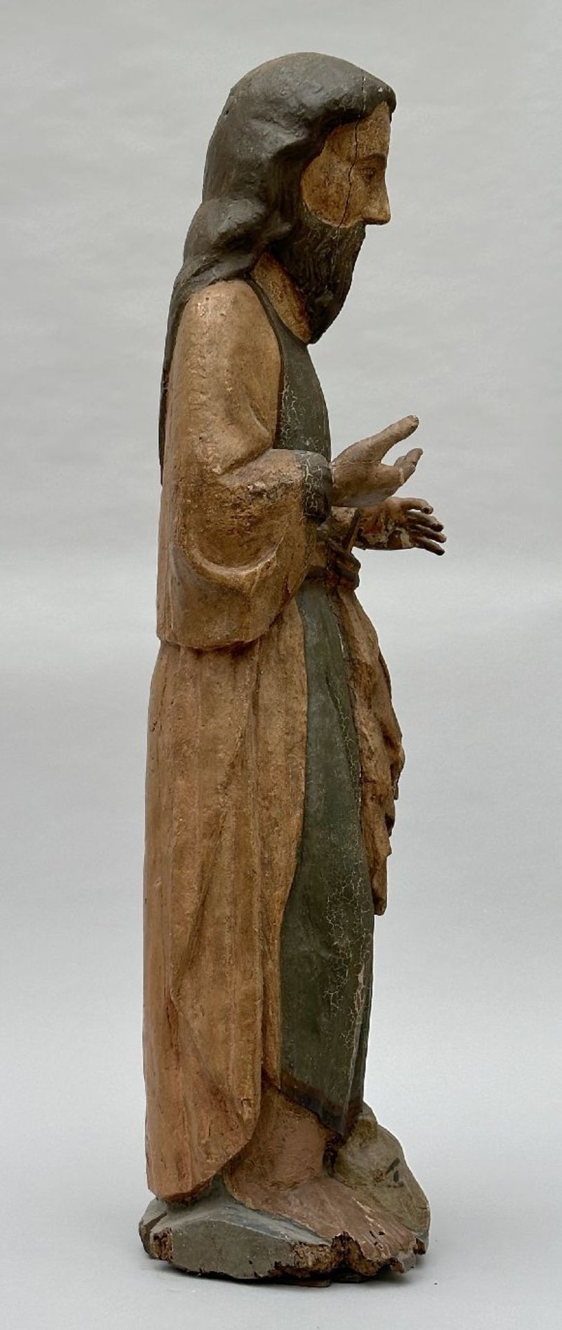 A polychrome wooden sculpture 'Saint' (*) - Image 3 of 6