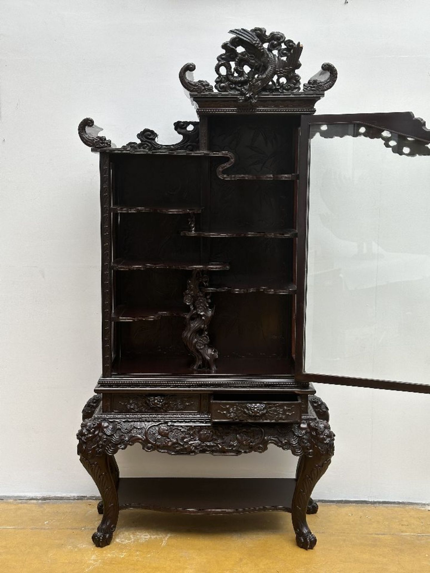 Japanese display cabinet in carved wood 'dragons', circa 1900 - Image 3 of 9