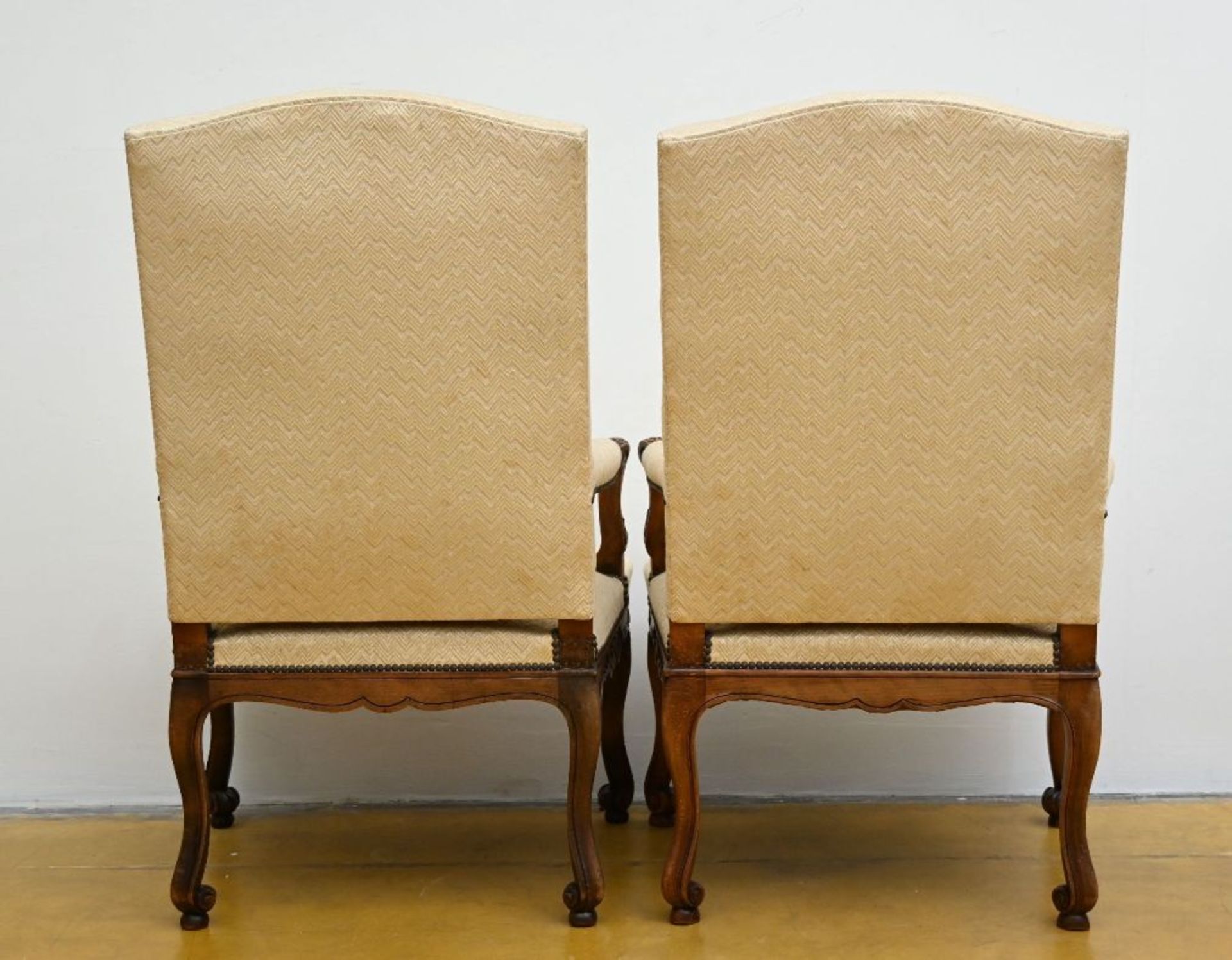 A pair of beech wood armchairs, Regence style - Bild 2 aus 3