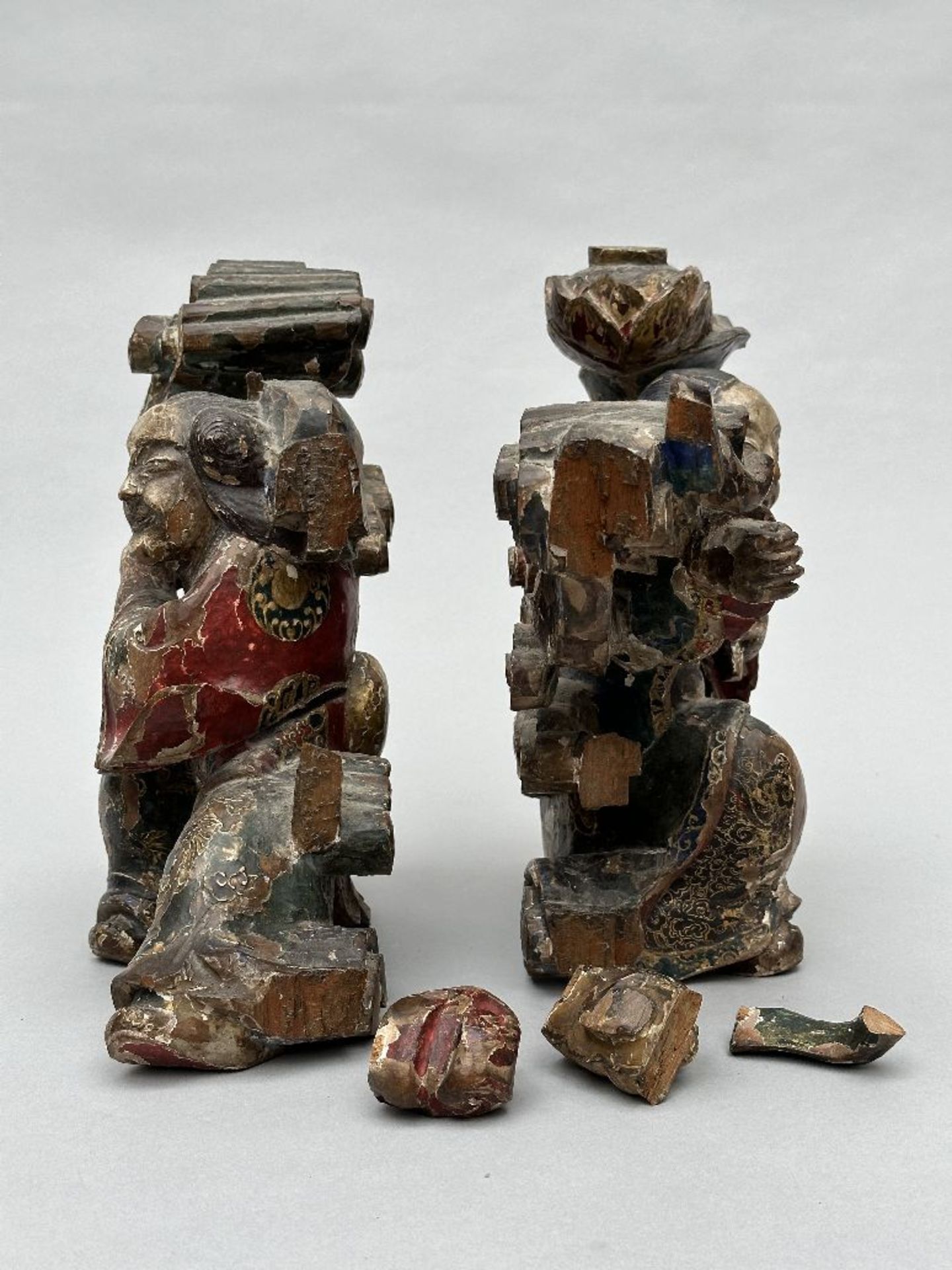 A pair of Japanese sculptures in polychromed wood (*) - Image 4 of 7