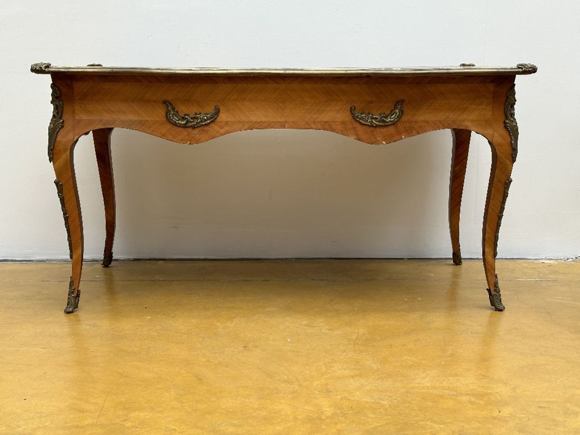 A desk in Louis XV style - Image 4 of 5