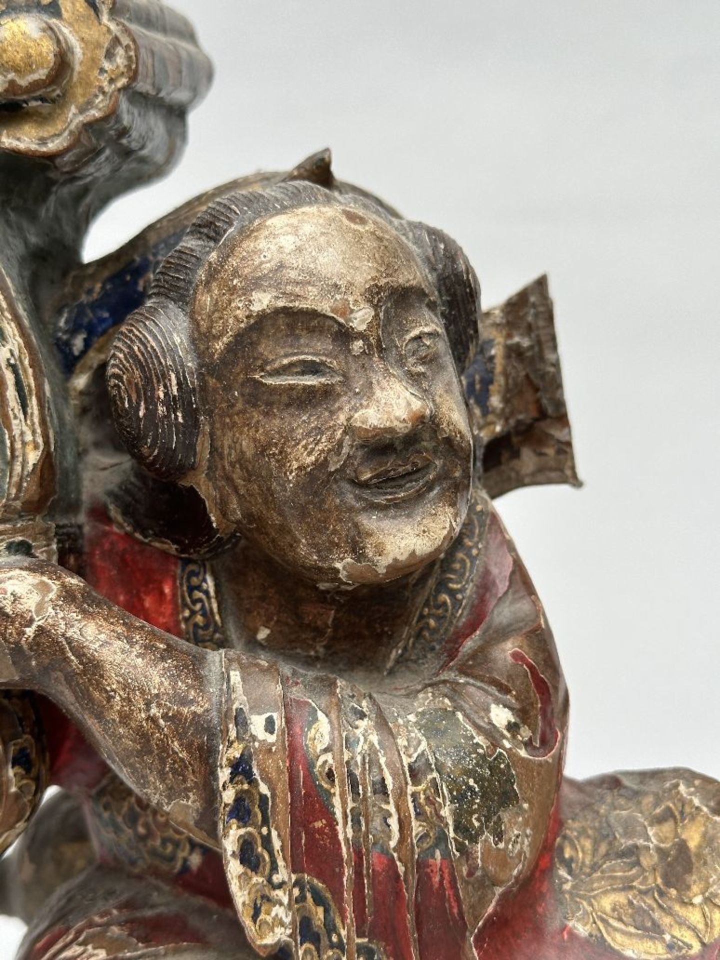 A pair of Japanese sculptures in polychromed wood (*) - Image 3 of 7