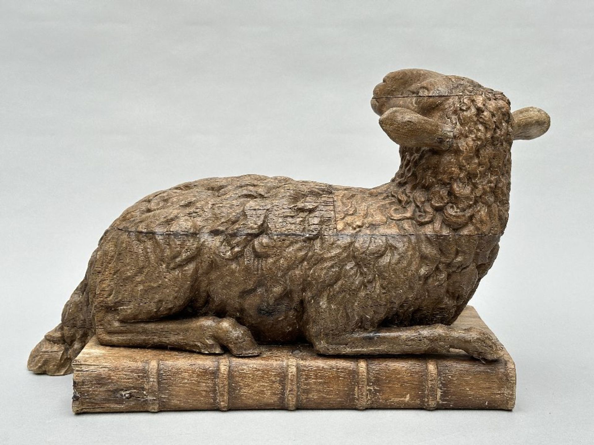 Statue in sculpted wood 'Lamb of God', 17th century - Image 4 of 5