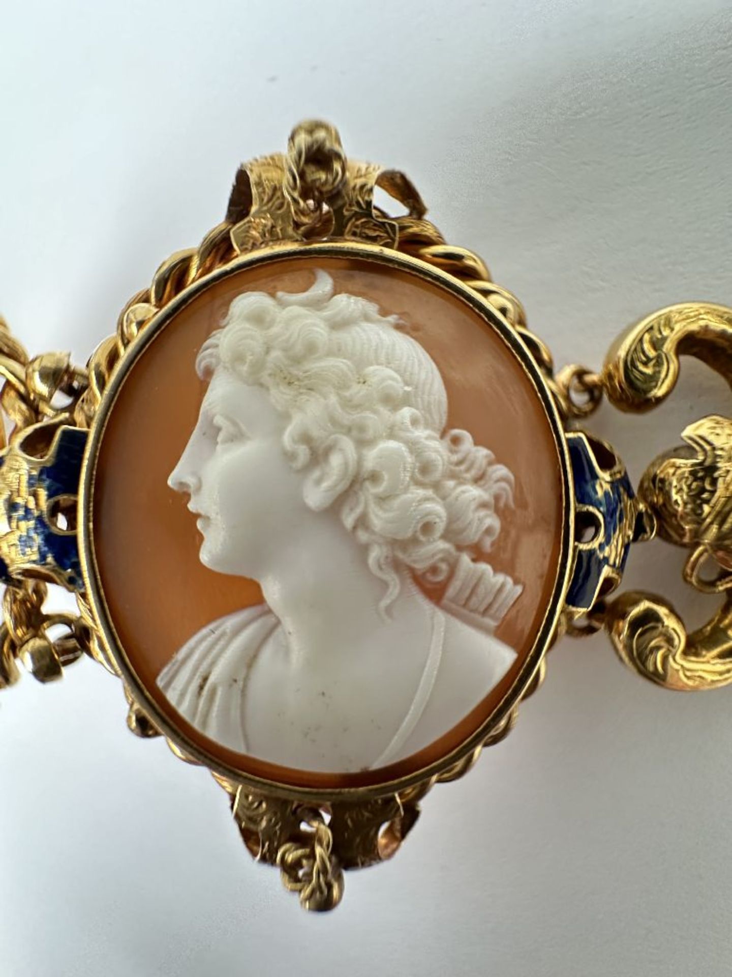 Louis-Philippe gold bracelet with three cameos - Image 5 of 6