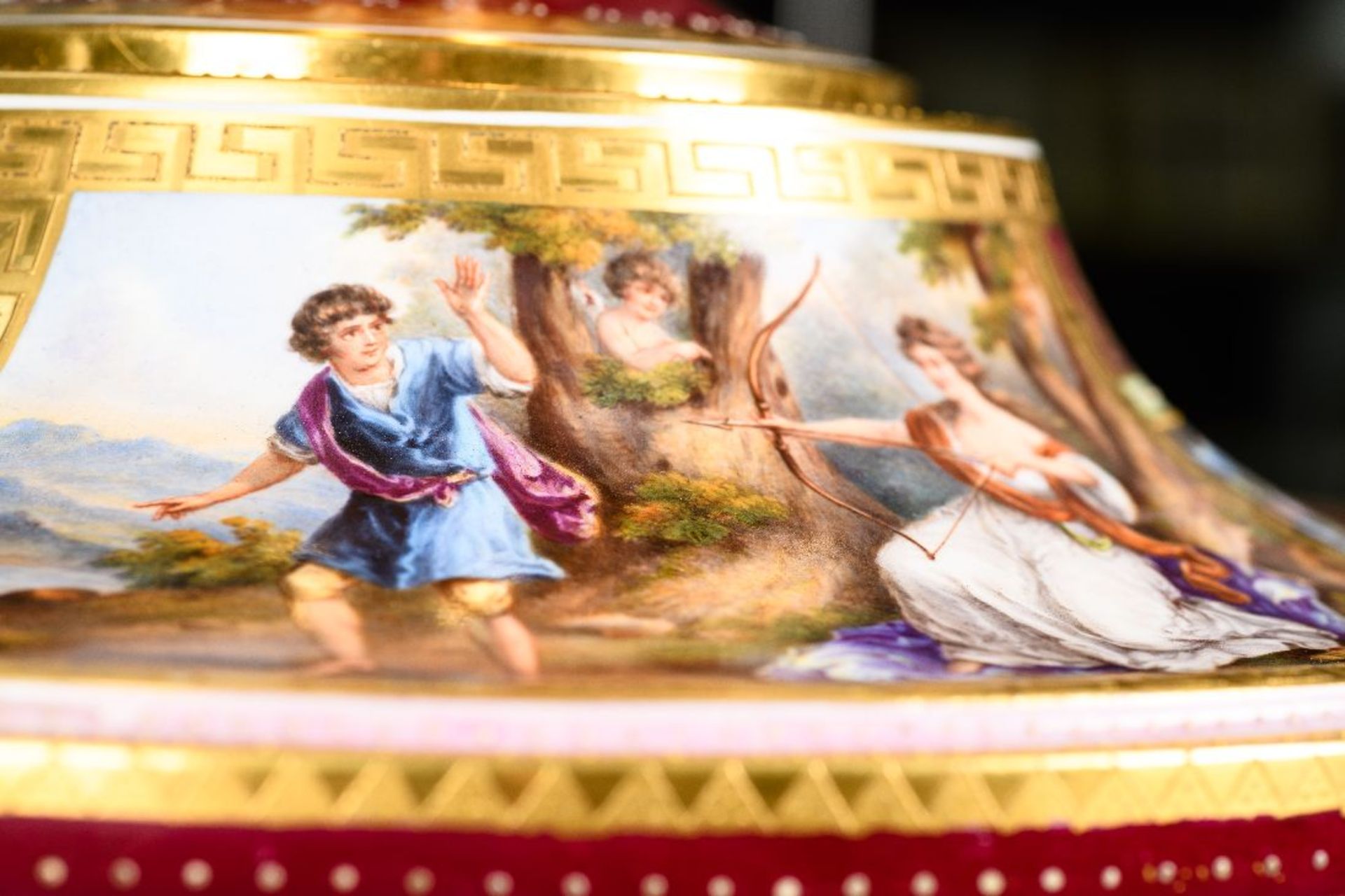 A fine tureen in Royal Vienna porcelain 'mythological scene', circa 1900 (*) - Image 5 of 9