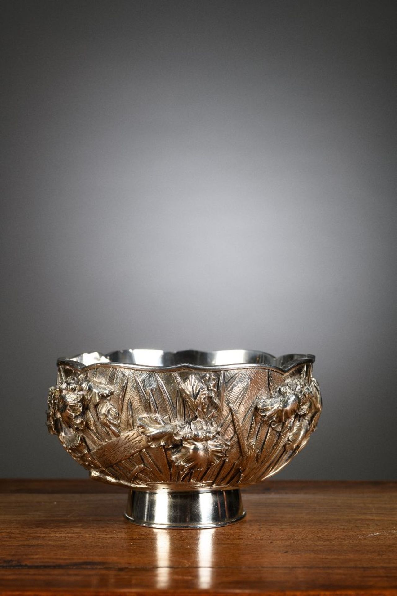 Japanese oval silver bowl 'floral decor with hut', Meiji period (signed)(*)
