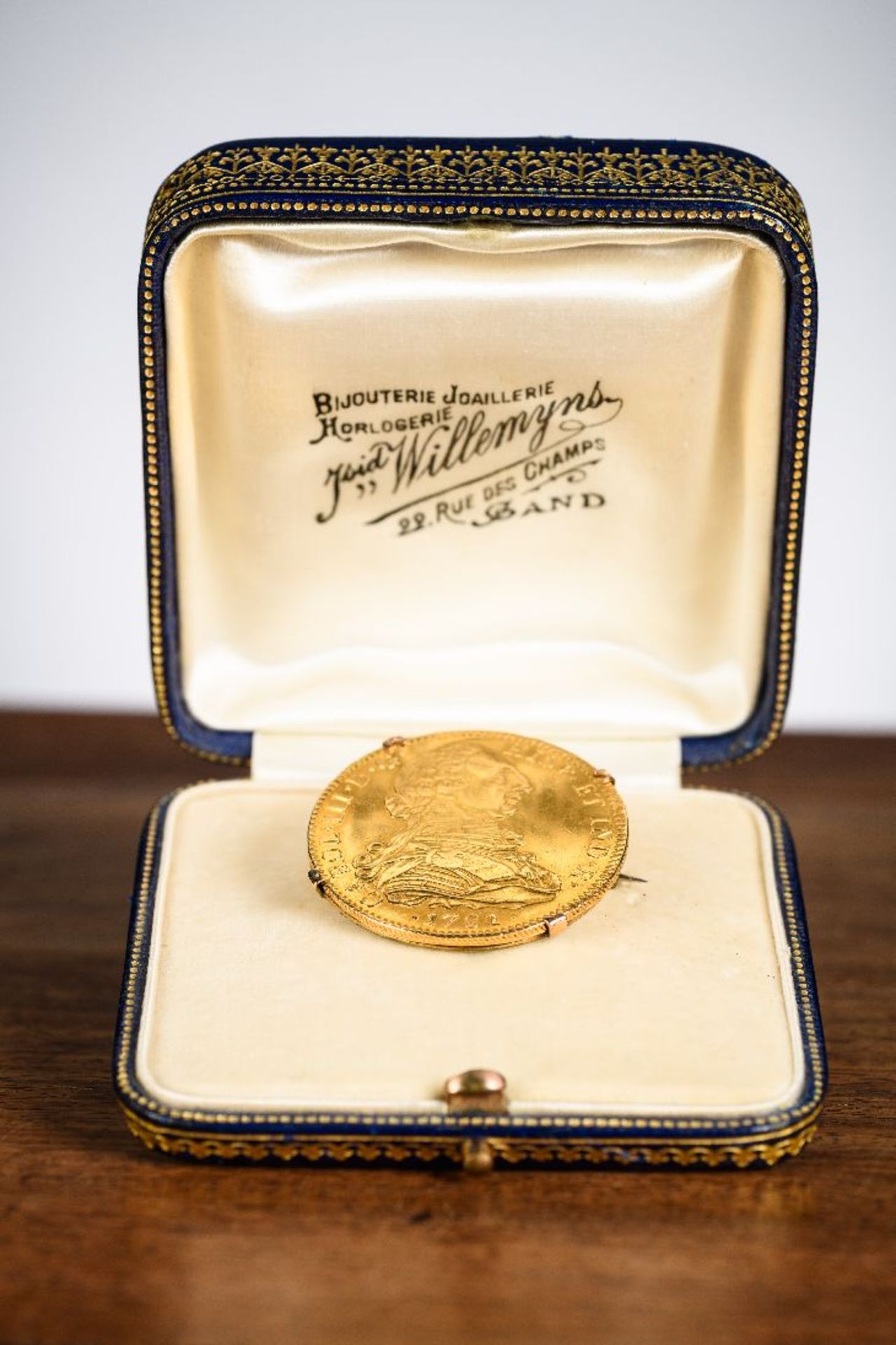 Carlos III 1781: Gold coin of 8 Escudos mounted as a brooch - Bild 3 aus 7
