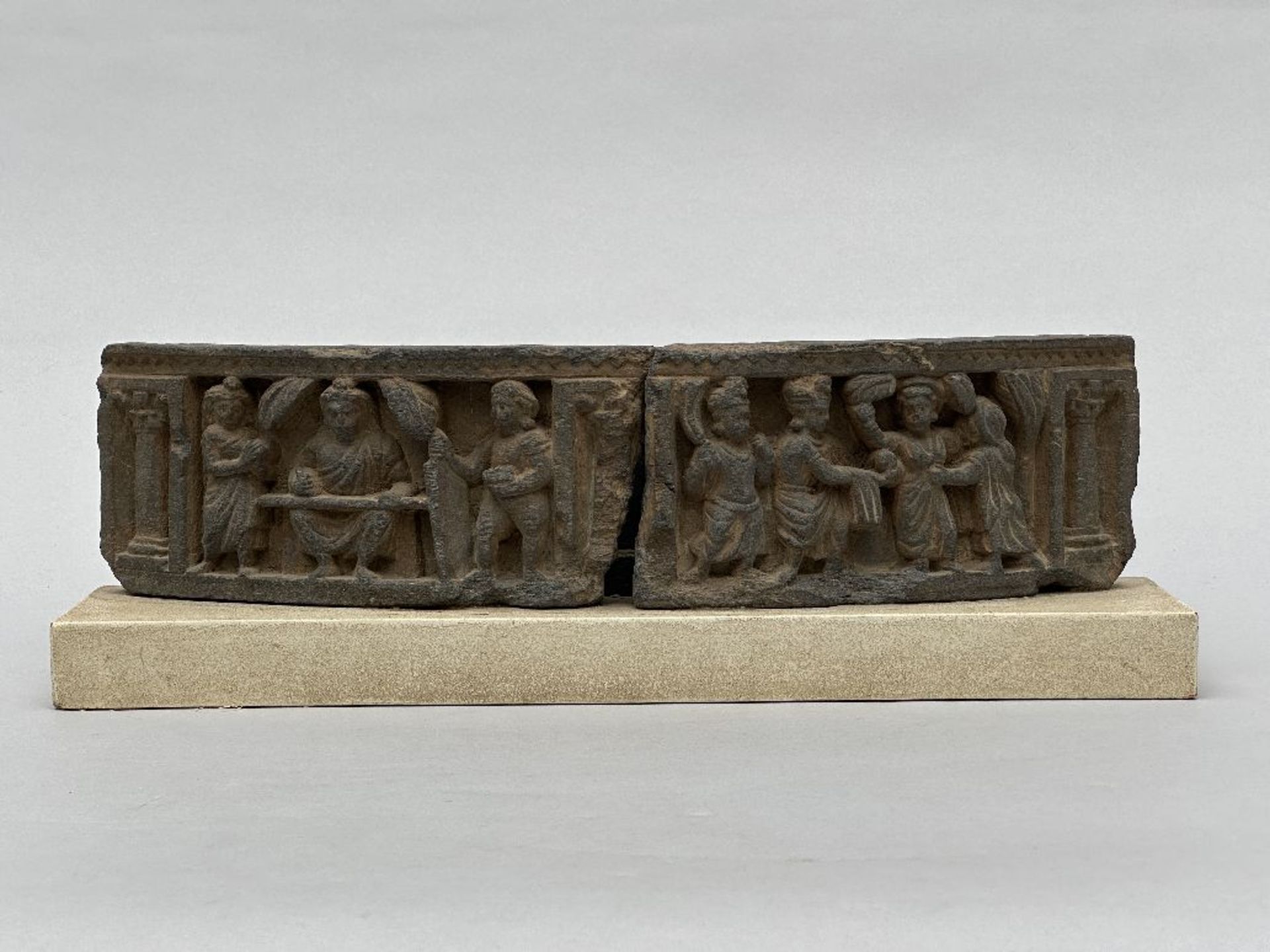 Carved relief in schist 'Buddha', Gandhara - Bild 3 aus 8