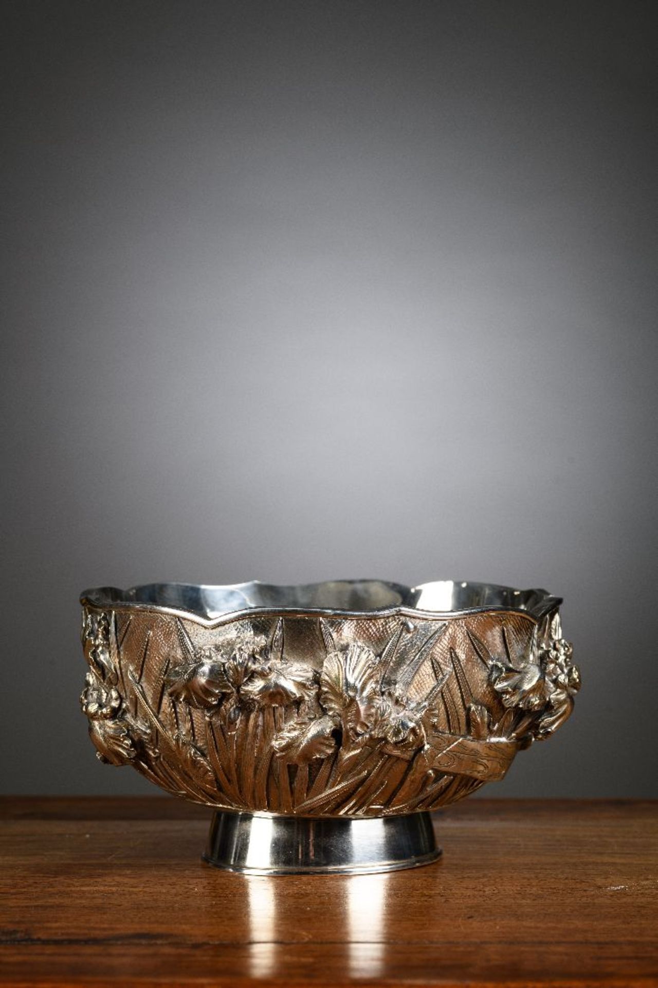 Japanese oval silver bowl 'floral decor with hut', Meiji period (signed)(*) - Image 2 of 9