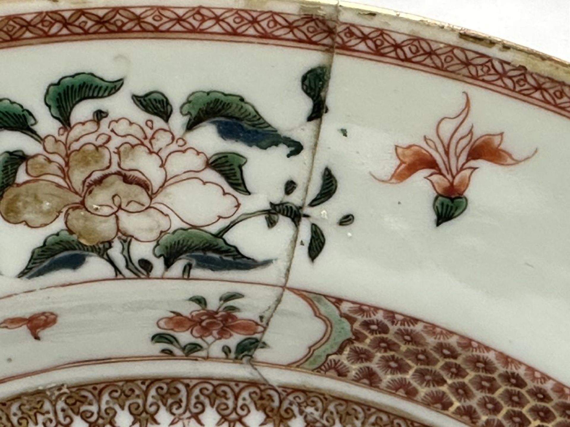 A pair of Chinese famille verte dishes with monogram of Louis Bernaert, accountant of the Ostend Com - Image 4 of 9