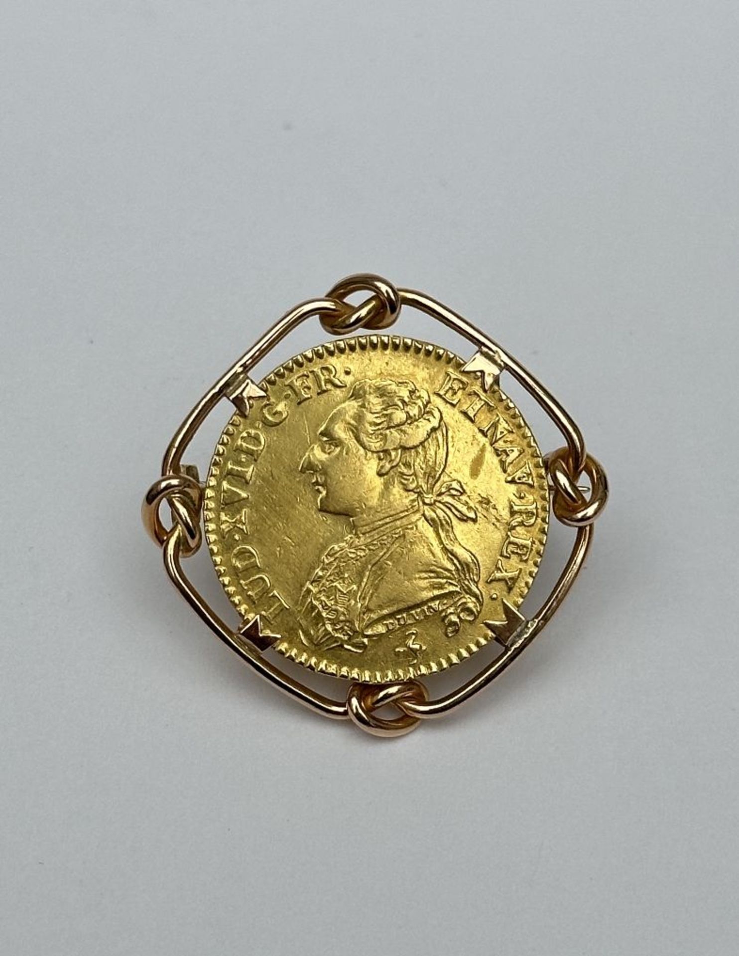 Louis XVI: Louis d'or aux palmes, a rare gold coin (Paris 1774) mounted as a brooch - Image 4 of 8