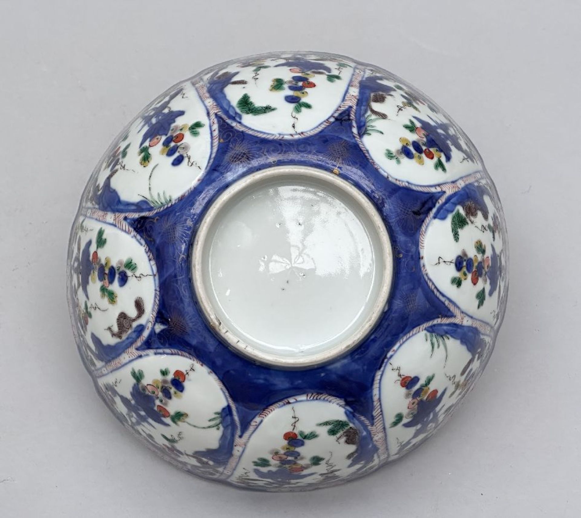 Chinese famille verte bowl 'squirrels', Kangxi period (*) - Image 3 of 5