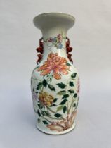 Chinese vase decorated with flowers, 19th century (*)