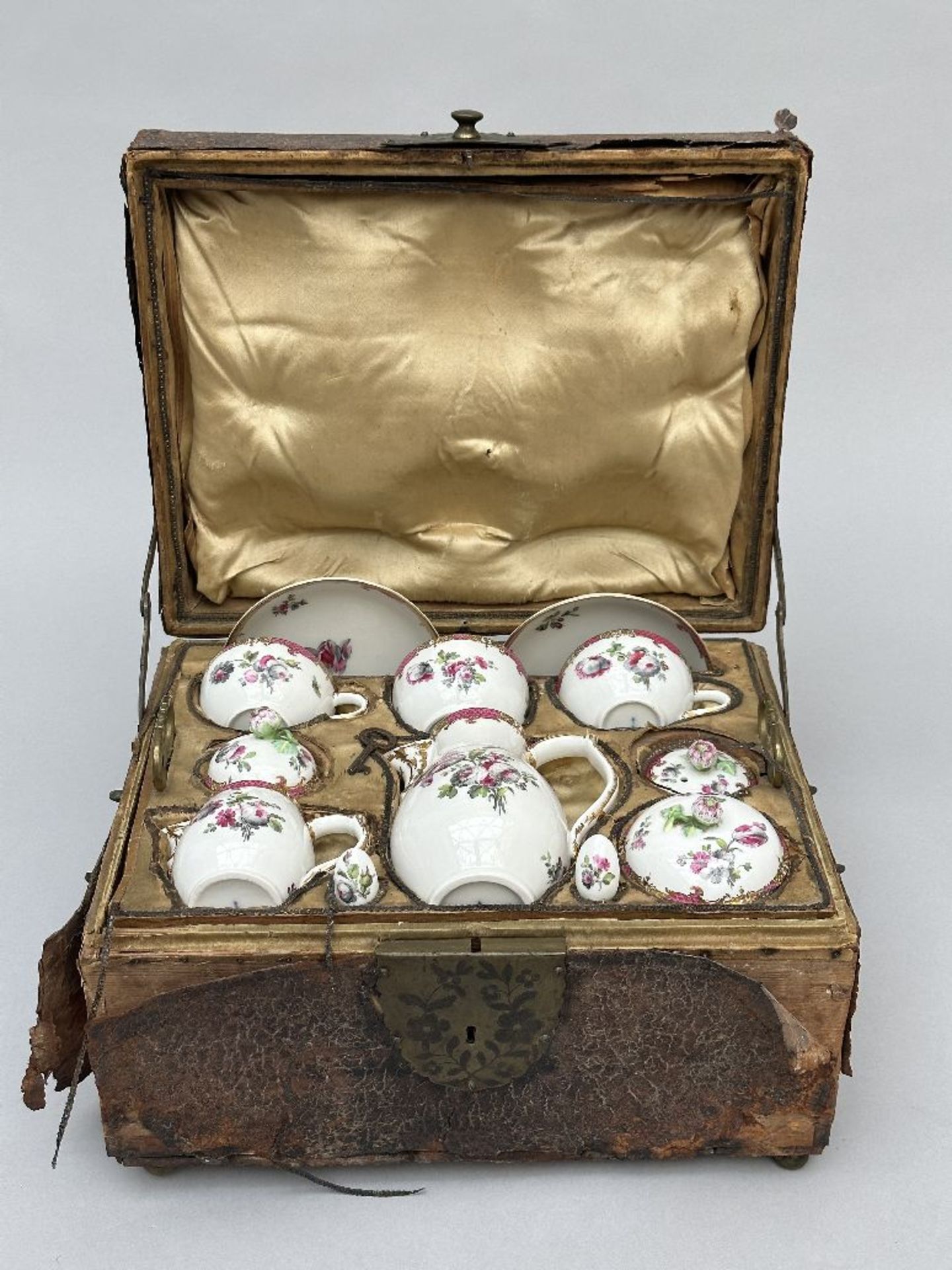 Case with a Meissen porcelain coffee set, 19th century (*) - Image 7 of 9