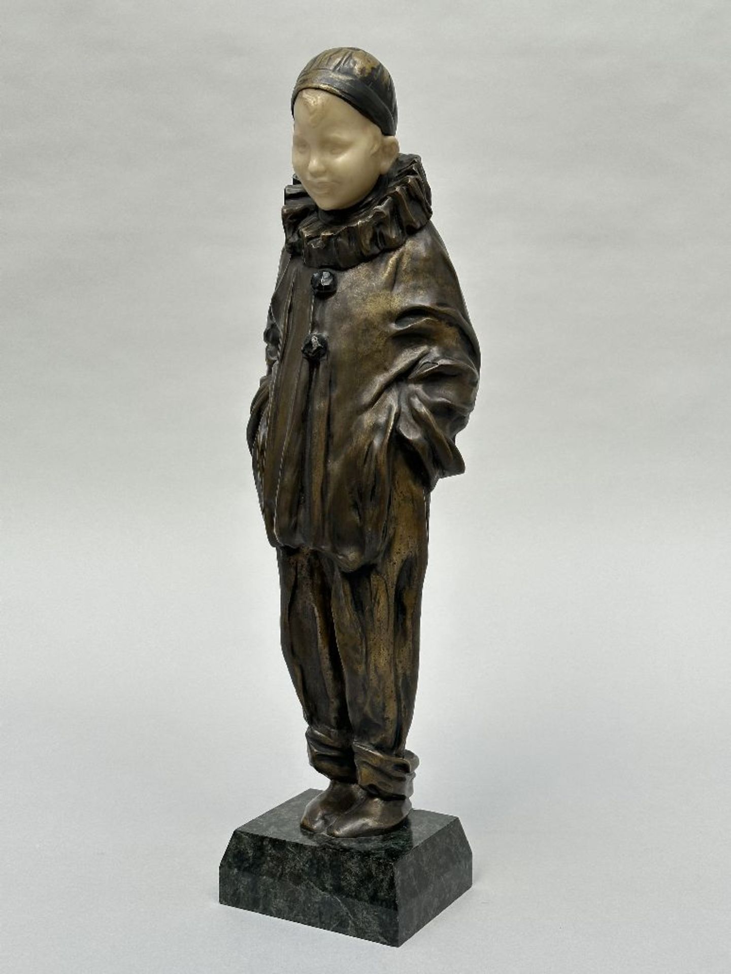 Bronze and alabaster statue: 'Pierrot' 1920