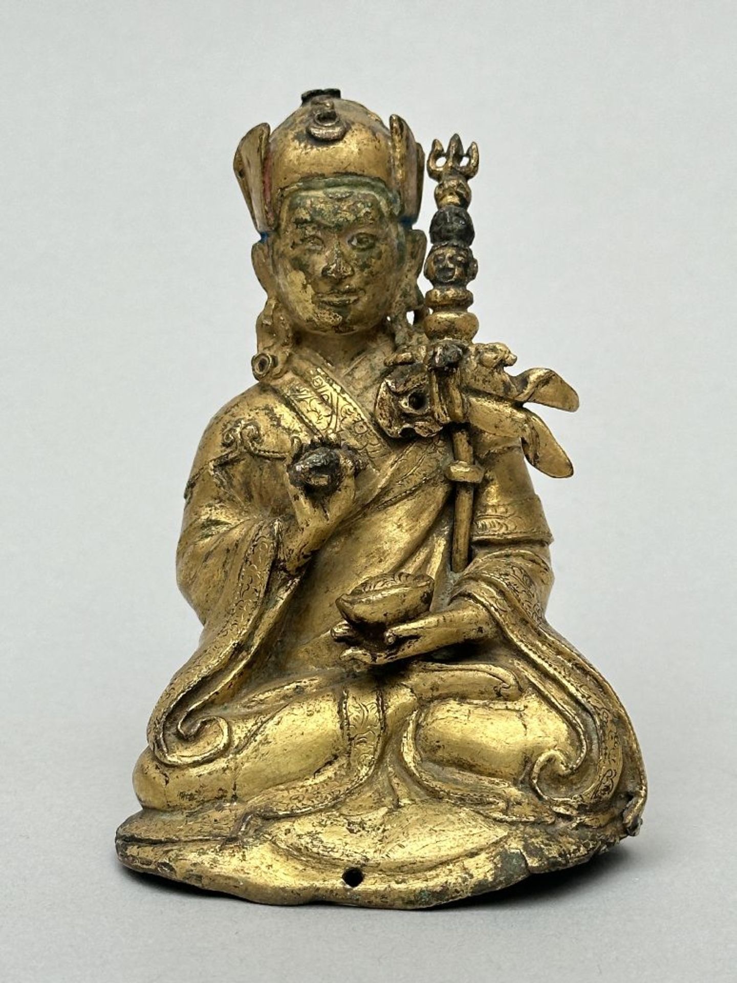 Gilded statue 'Padmasambhava', Tibet 16th - 17th century - Bild 6 aus 9