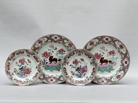 A pair of 'foo lions' dishes and a pair of 'birds' plates in Chinese porcelain, 18th century (*)