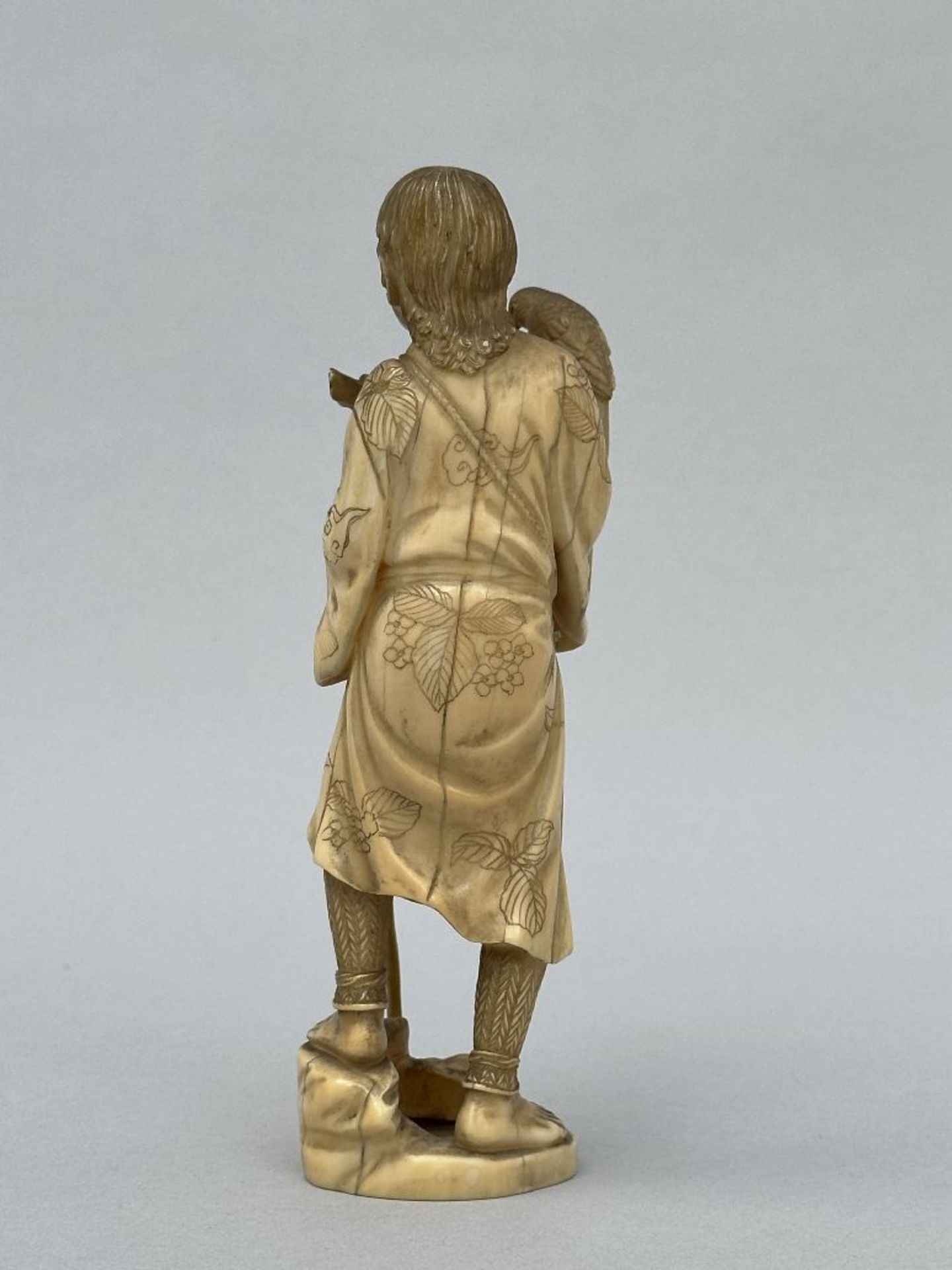 Japanese okimono 'beggar with parrot', Meiji period (signed) (*) - Image 4 of 6