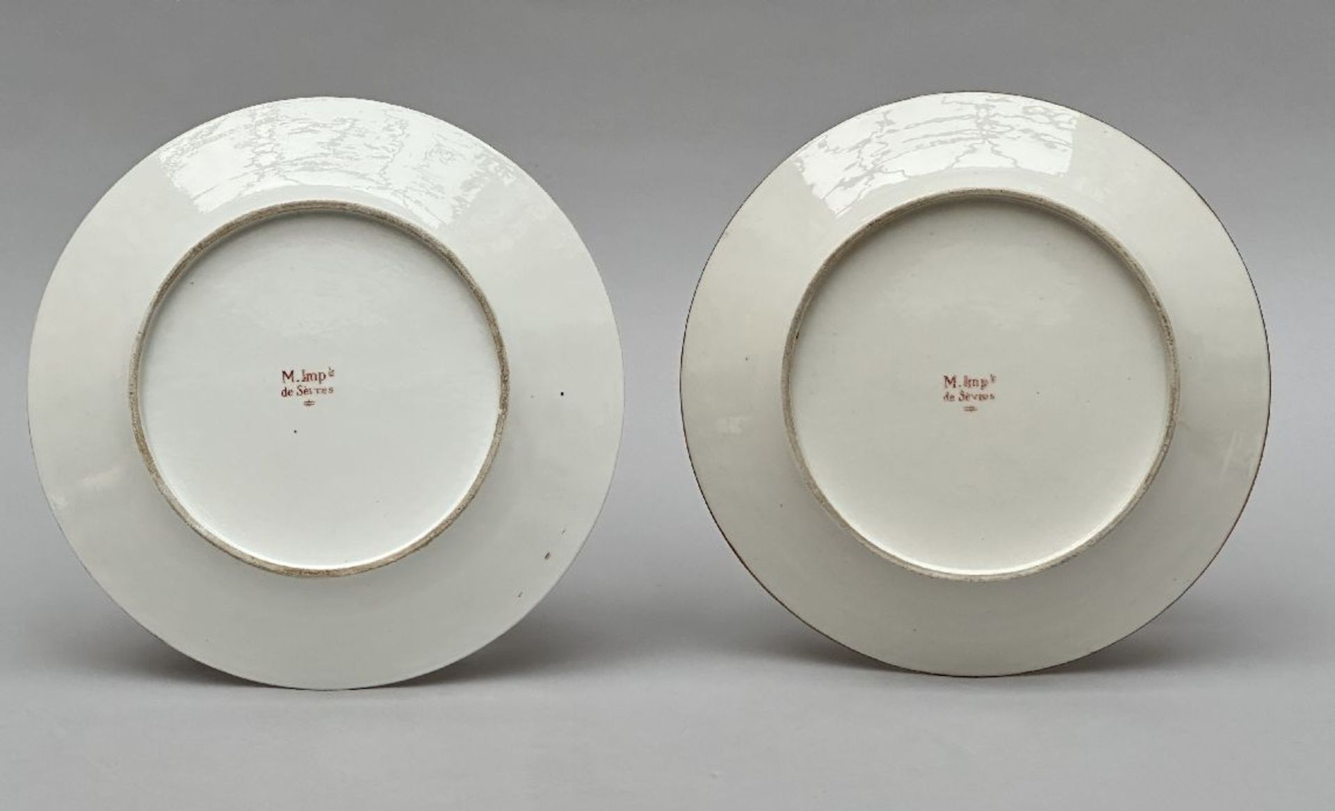 Lot: charger 'dog chariot' by Dihl Paris and a pair of Sèvres dishes with relief decoration - Image 6 of 6