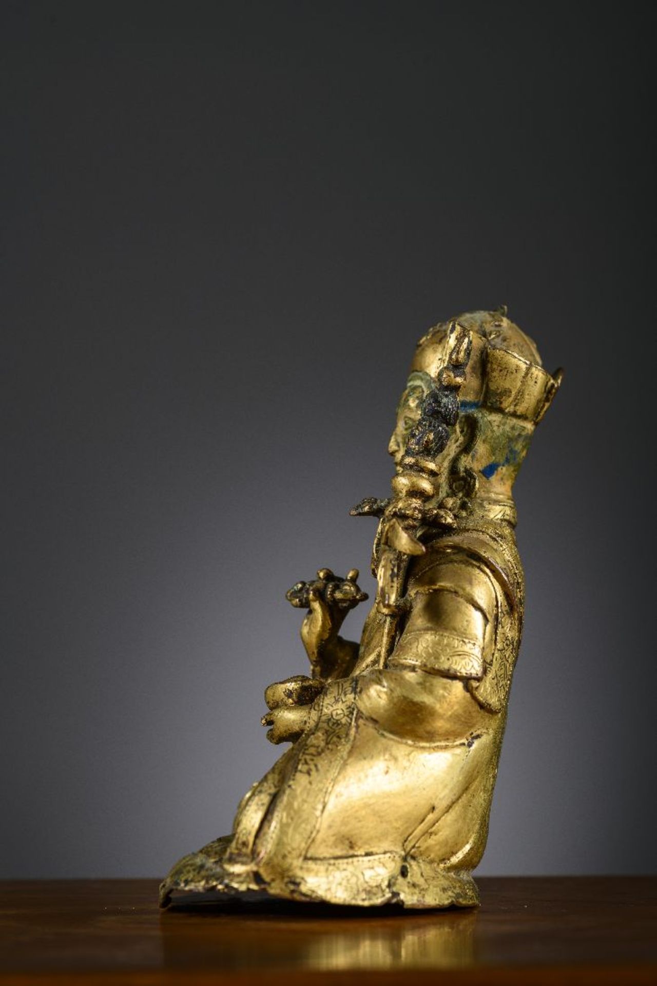 Gilded statue 'Padmasambhava', Tibet 16th - 17th century - Bild 4 aus 9