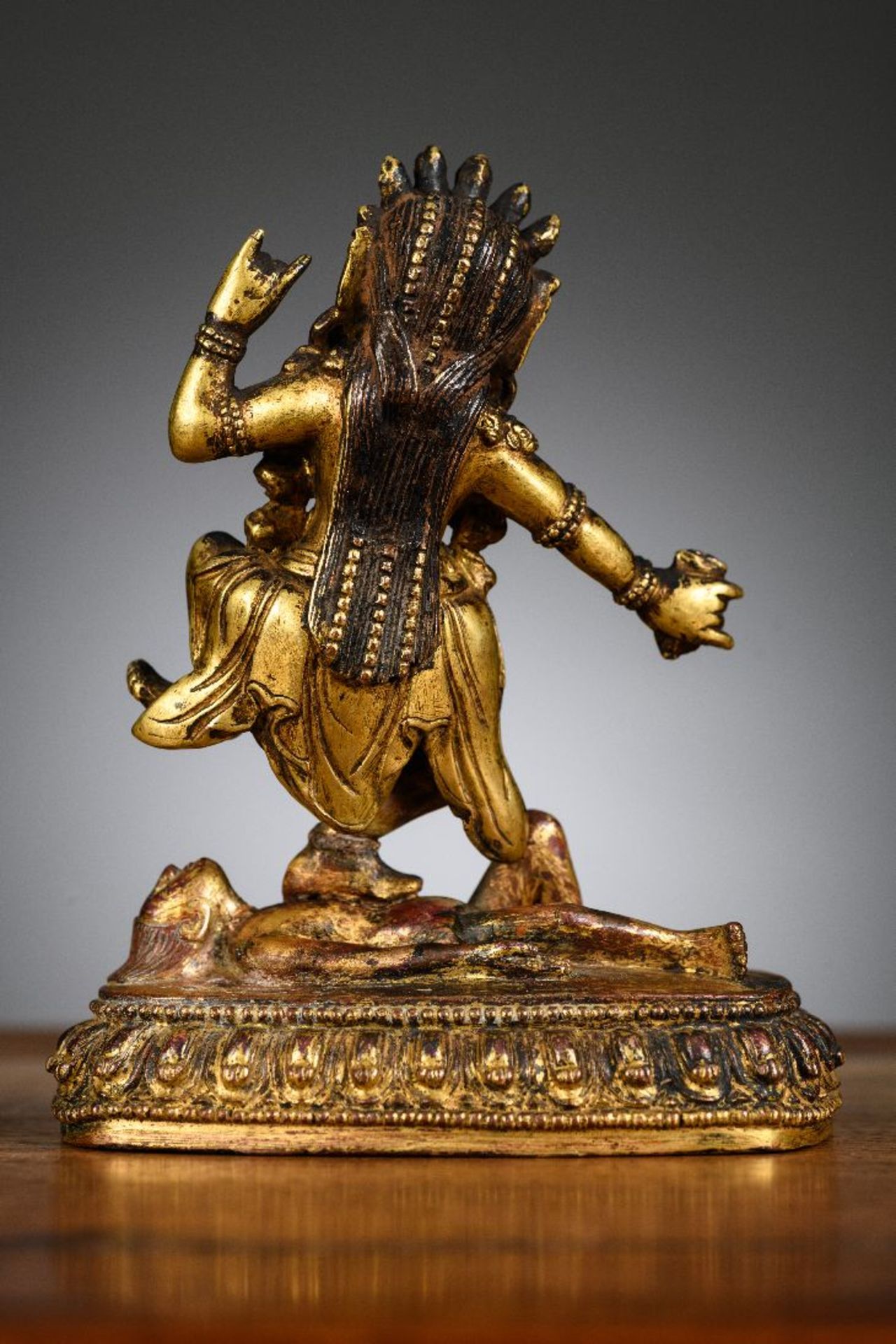 Gilt bronze statue of 'dancing dakini', 16th - 17th century (*) - Image 4 of 9