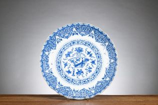 A large dish in Chinese blue and white porcelain 'the eight precious things', Kangxi period
